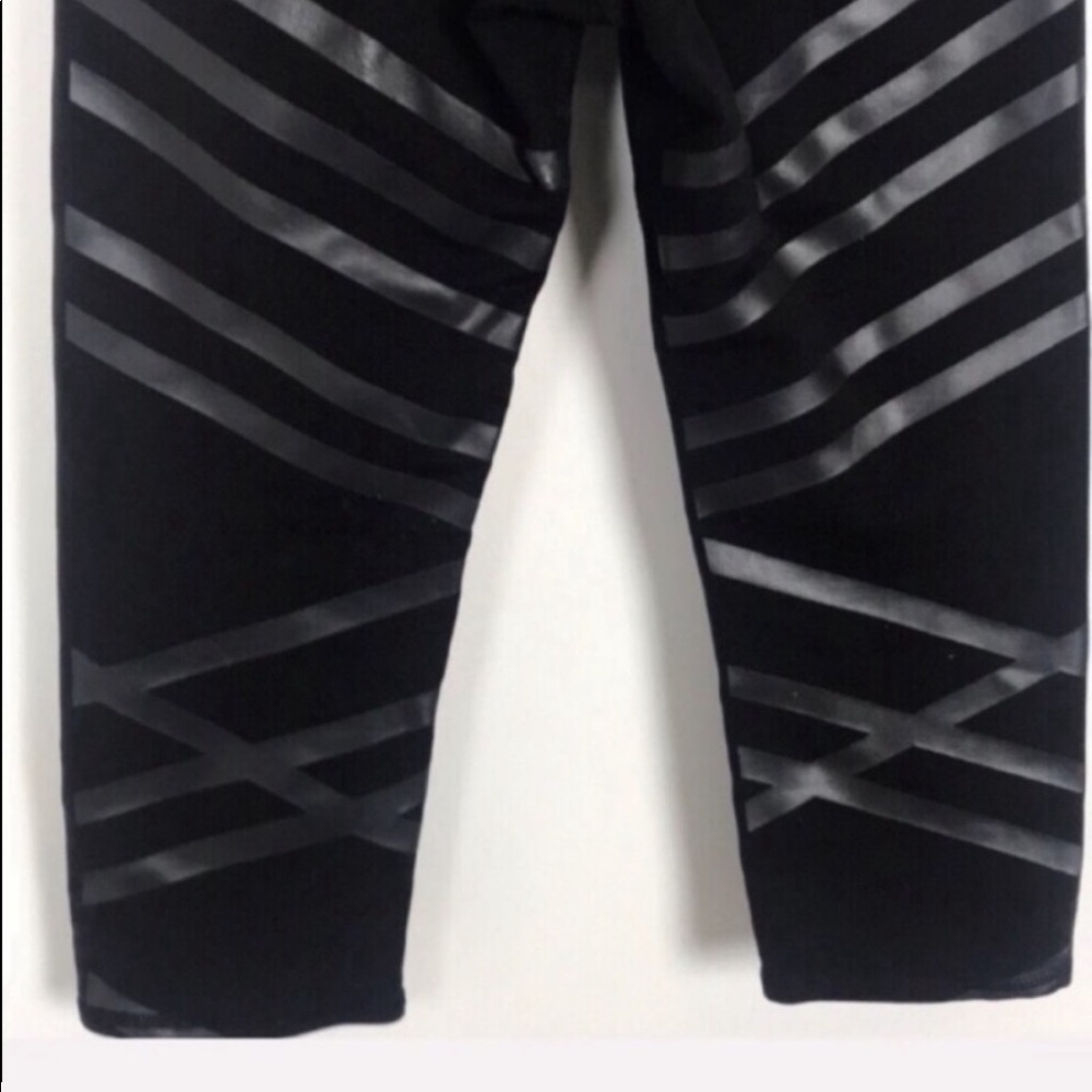 ALO Yoga Black Lineal Cropped Leggings Size S - Picture 5 of 7